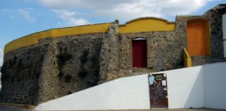 Exterior de la antigua plaza de Cortegana.